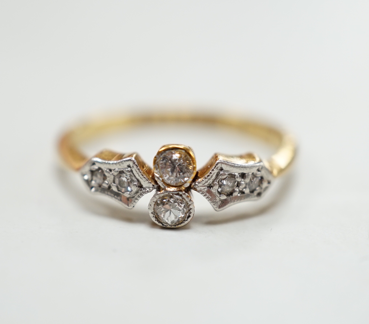 A 1920's 18ct, plat and six stone diamond chip set cluster ring, size M, gross weight 2.5 grams.
